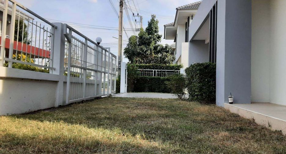 For rent 3 bedrooms house in Si Racha, Chonburi