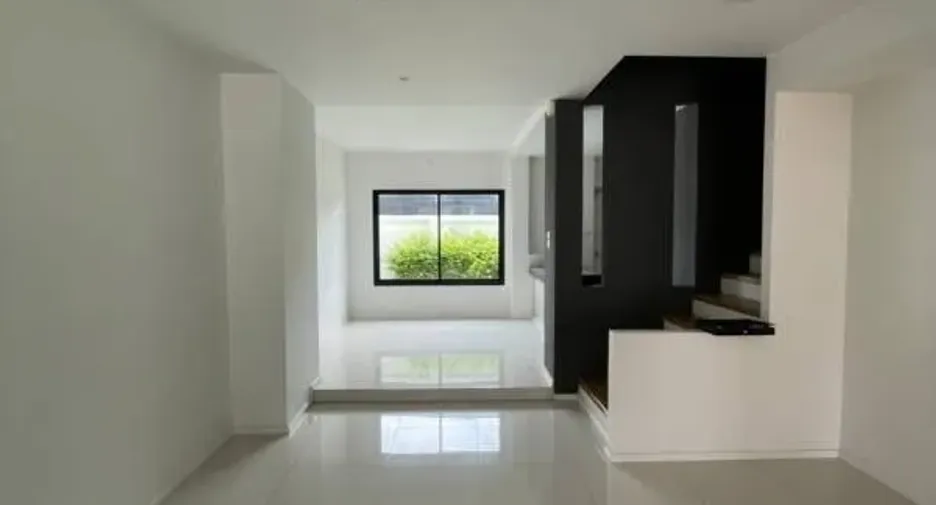 À vendre 3 chambres maison de ville à Hang Dong, Chiang Mai