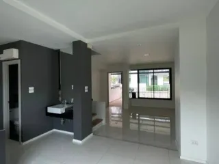 For sale 3 bedrooms townhouse in Hang Dong, Chiang Mai