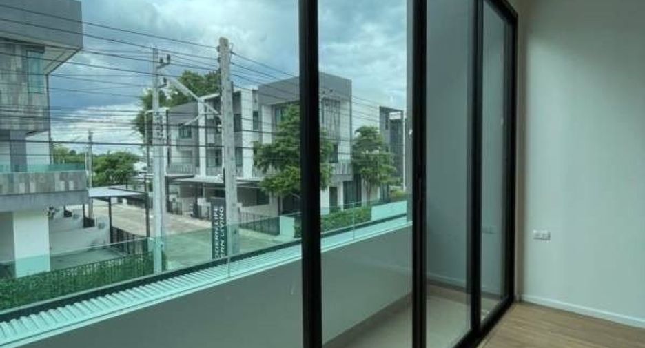 À vendre 3 chambres maison de ville à Hang Dong, Chiang Mai