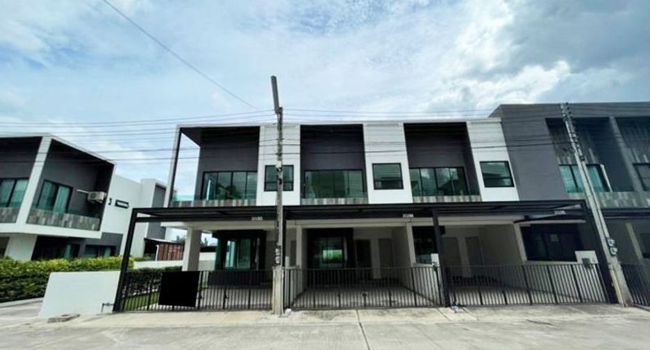 Casa adosada en venta de 3 habitaciones en Hang Dong, Chiang Mai