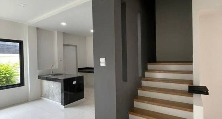 À vendre 3 chambres maison de ville à Hang Dong, Chiang Mai