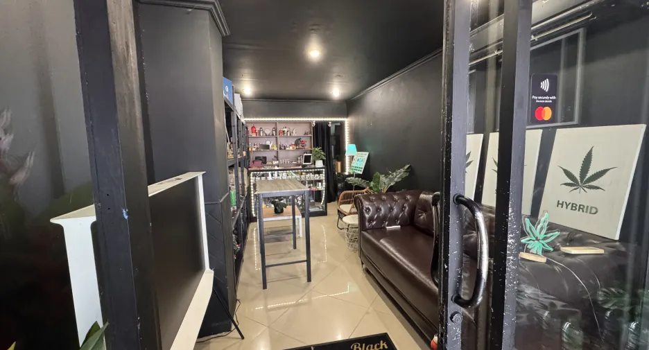 For sale and for rent 4 bedrooms retail Space in Kathu, Phuket
