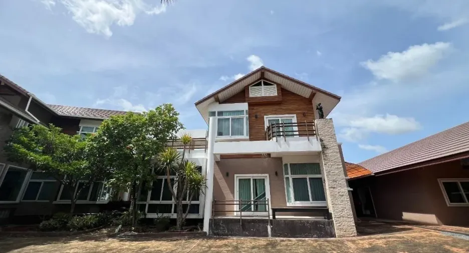 Casa en venta de 8 habitaciones en Bang Phli, Samut Prakan