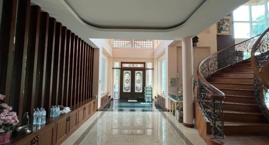 Haus zum Kauf mit 8 Zimmer in Bang Phli, Samut Prakan