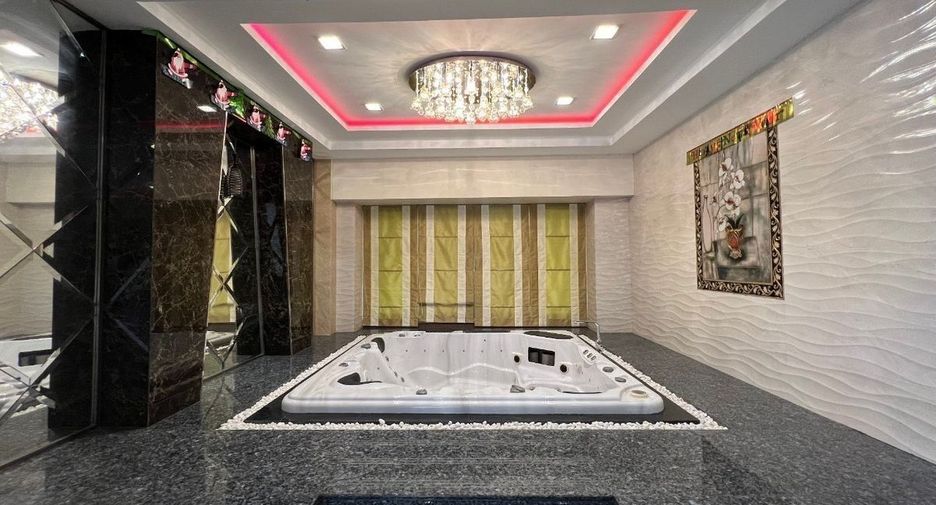 Haus zum Kauf mit 8 Zimmer in Bang Phli, Samut Prakan
