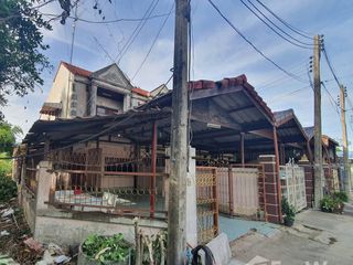 For sale 2 bedrooms townhouse in Mueang Suphanburi, Suphan Buri