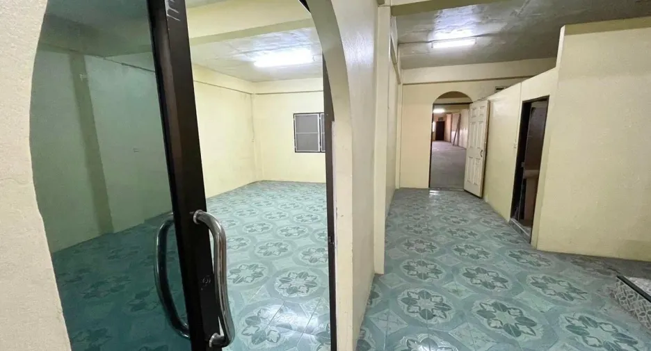 À vendre 14 chambres maison de ville à Bang Bon, Bangkok
