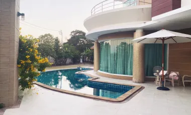 À vendre 5 chambres villa à Khan Na Yao, Bangkok