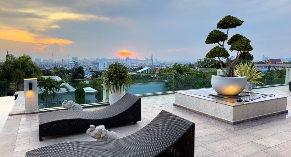 Villa en venta de 7 habitaciones en Bang Lamung, Chonburi