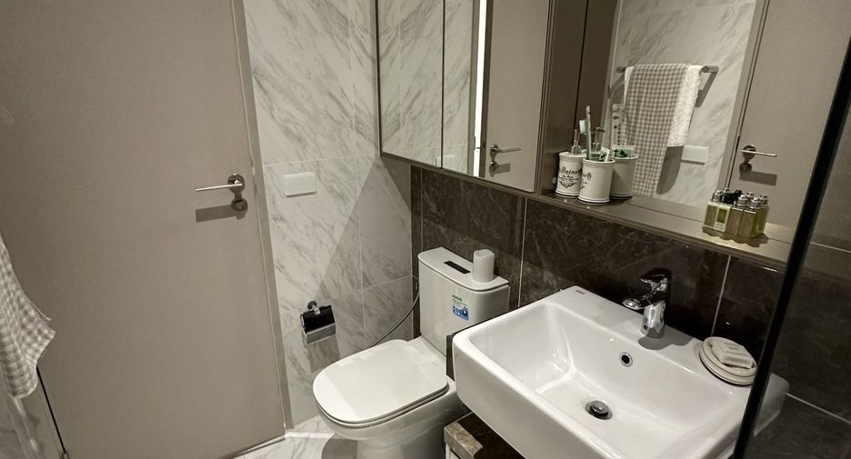 For sale 2 bedrooms condo in Khlong Toei, Bangkok