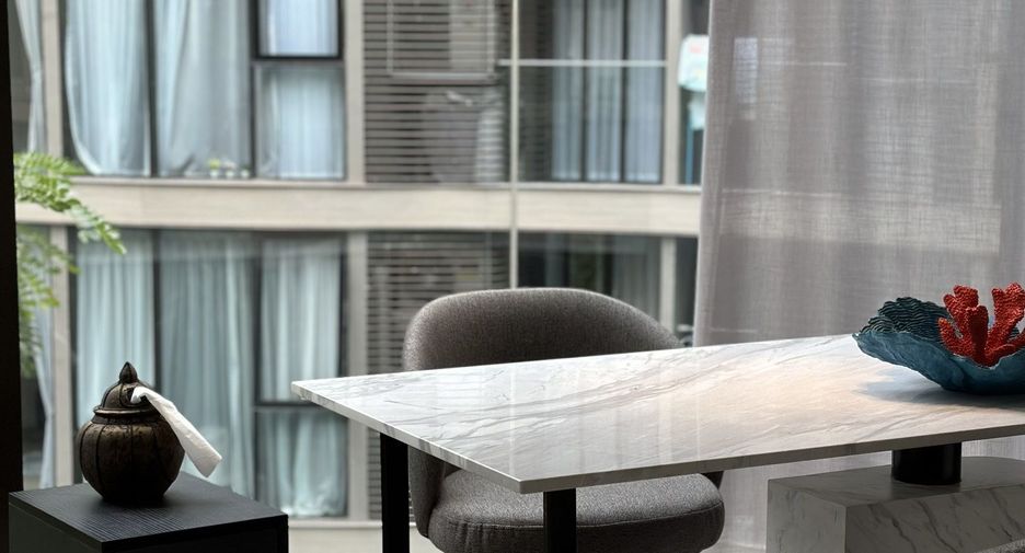 For sale 2 bedrooms condo in Khlong Toei, Bangkok