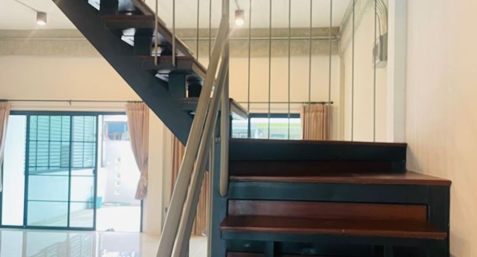 For rent 3 bedrooms townhouse in Mueang Chiang Mai, Chiang Mai