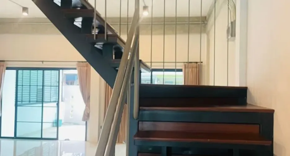 For rent 3 bedrooms townhouse in Mueang Chiang Mai, Chiang Mai