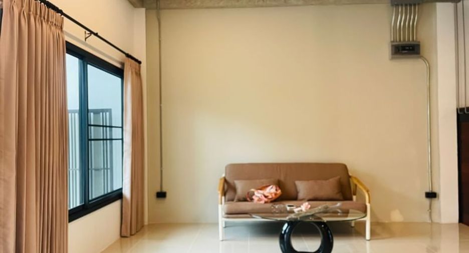 For rent 3 bedrooms townhouse in Mueang Chiang Mai, Chiang Mai