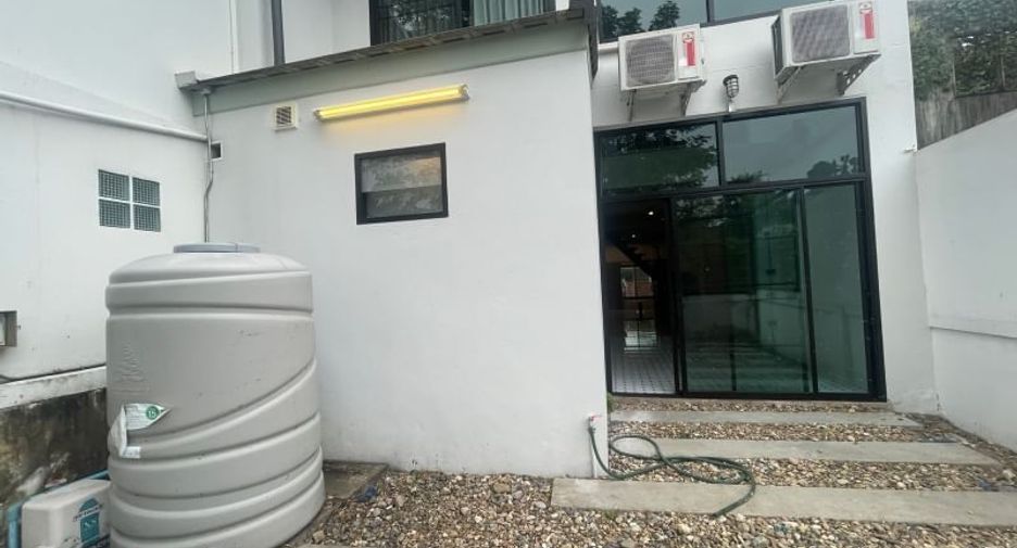 For rent 3 bedrooms townhouse in Mueang Chiang Mai, Chiang Mai