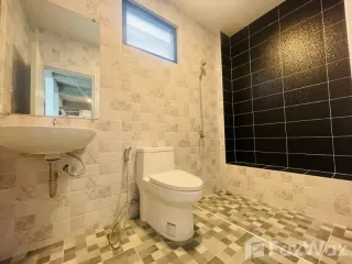 Casa adosada en alquiler de 3 habitaciones en Mueang Chiang Mai, Chiang Mai