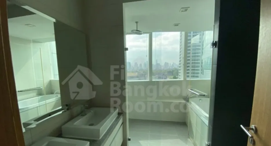 Condo en venta y en alquiler de 2 habitaciones en Khlong Toei, Bangkok