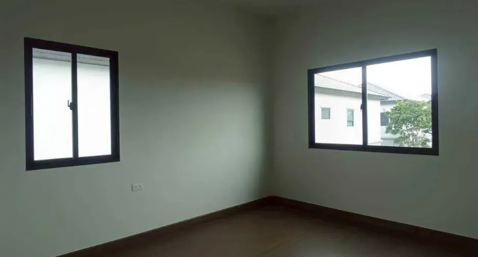 Haus zum Kauf mit 4 Zimmer in Lat Krabang, Bangkok