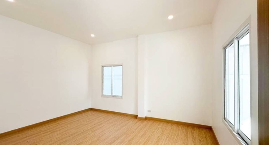 For sale 2 bedrooms house in Saraphi, Chiang Mai
