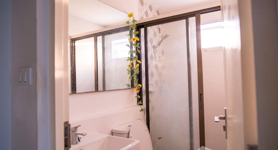 For sale 2 ベッドルーム townhouse in Lat Krabang, Bangkok