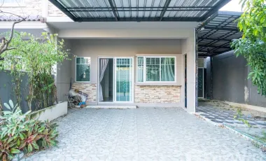 Casa adosada en venta de 2 habitaciones en Lat Krabang, Bangkok