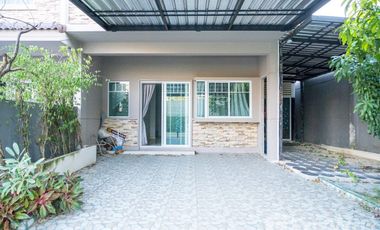 For sale 2 ベッドルーム townhouse in Lat Krabang, Bangkok
