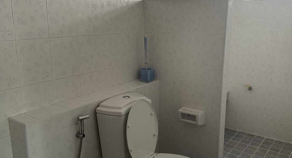 Аренда 5 спальни дом в Сан Саи, Чианг Маи