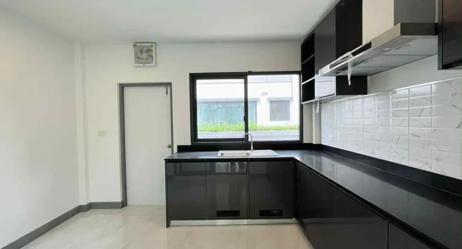 Casa en venta de 4 habitaciones en Prawet, Bangkok