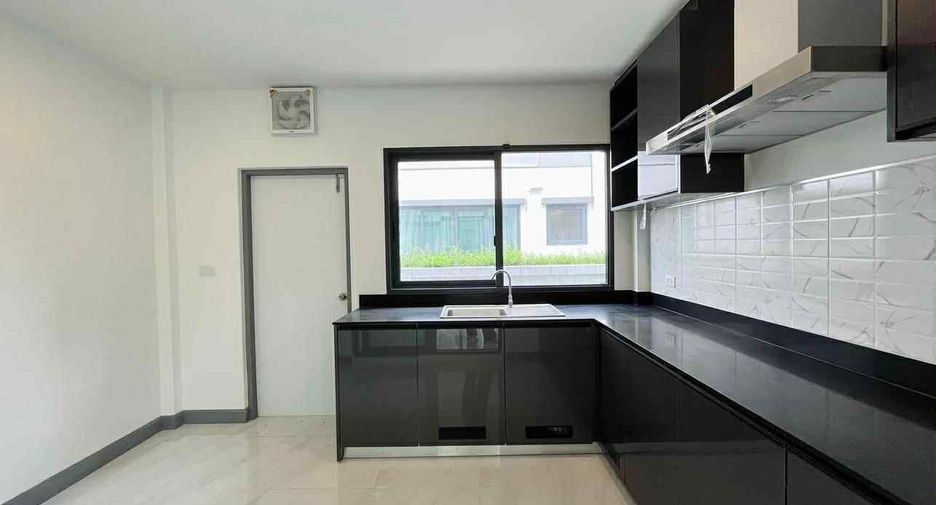 Haus zum Kauf mit 4 Zimmer in Prawet, Bangkok