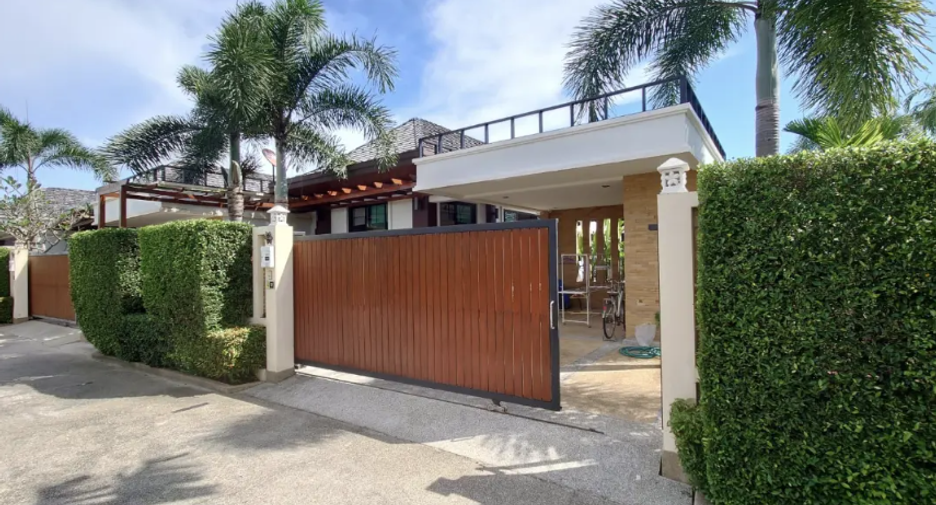 For sale 3 bedrooms villa in Mueang Phuket, Phuket