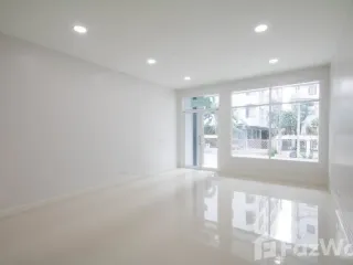 For sale and for rent office in Huai Khwang, Bangkok