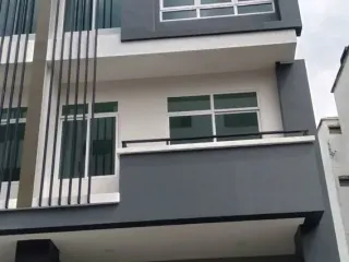 For sale and for rent office in Huai Khwang, Bangkok