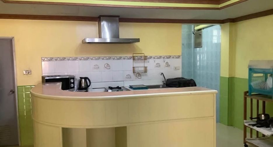 For rent 4 bedrooms townhouse in Hua Hin, Prachuap Khiri Khan
