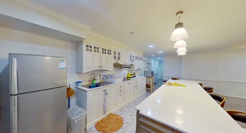For rent 4 bedrooms condo in Bang Lamung, Chonburi