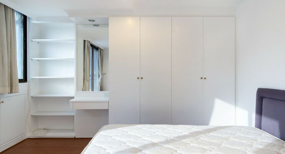For sale 3 bedrooms condo in Watthana, Bangkok