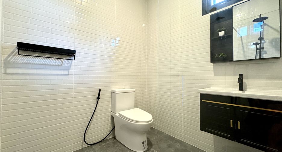 For sale 2 bedrooms house in Saraphi, Chiang Mai
