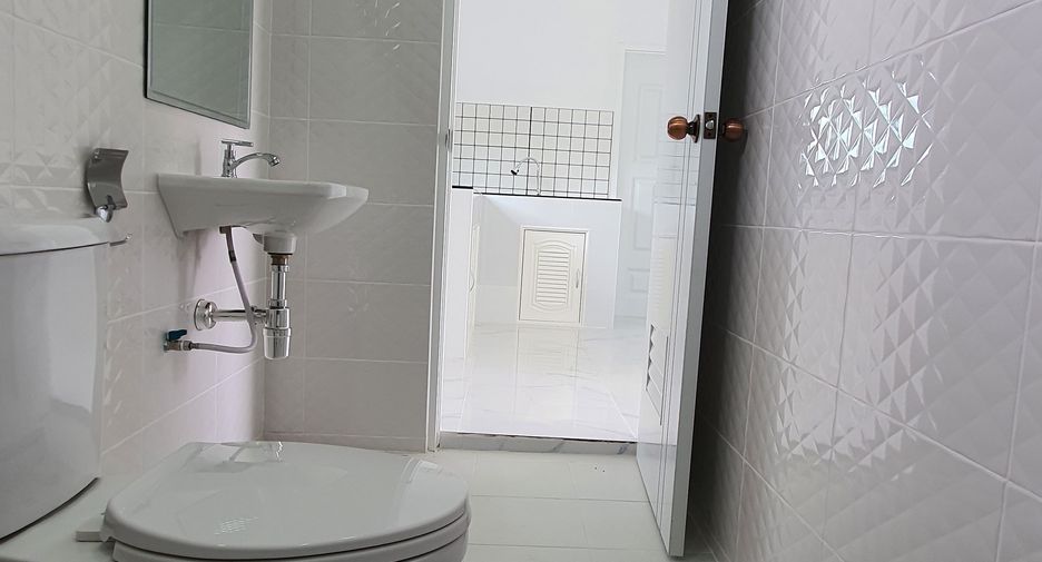 For sale 2 bedrooms house in Saraphi, Chiang Mai