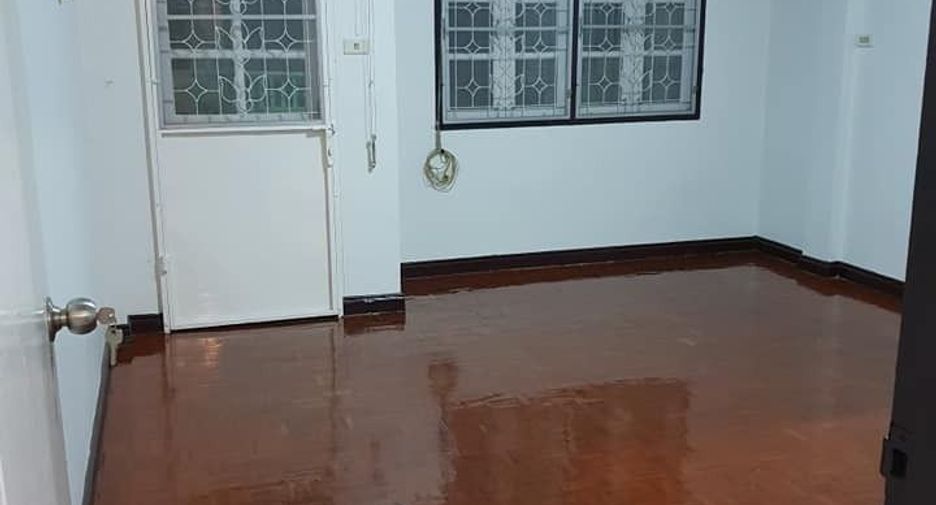 For sale 9 ベッドルーム townhouse in Bang Khae, Bangkok
