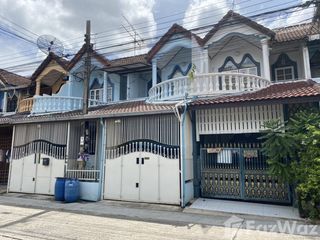 For sale 9 ベッドルーム townhouse in Bang Khae, Bangkok
