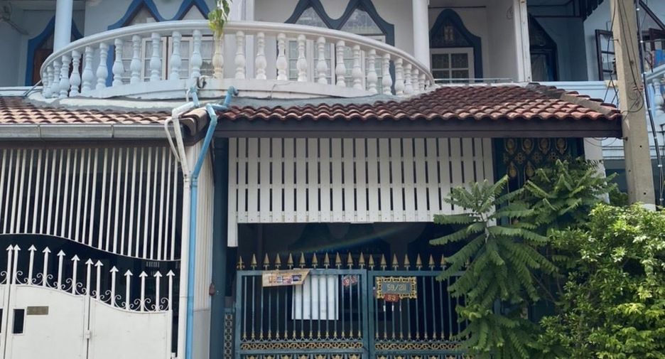 For sale 9 ベッドルーム townhouse in Bang Khae, Bangkok