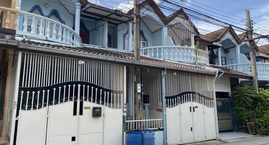 For sale 9 ベッドルーム townhouse in Bang Khae, Bangkok