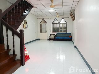 For sale 9 ベッドルーム townhouse in Bang Khae, Bangkok