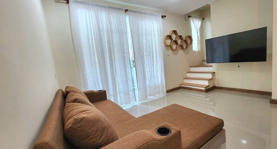 For rent 3 bedrooms townhouse in Mueang Chiang Mai, Chiang Mai