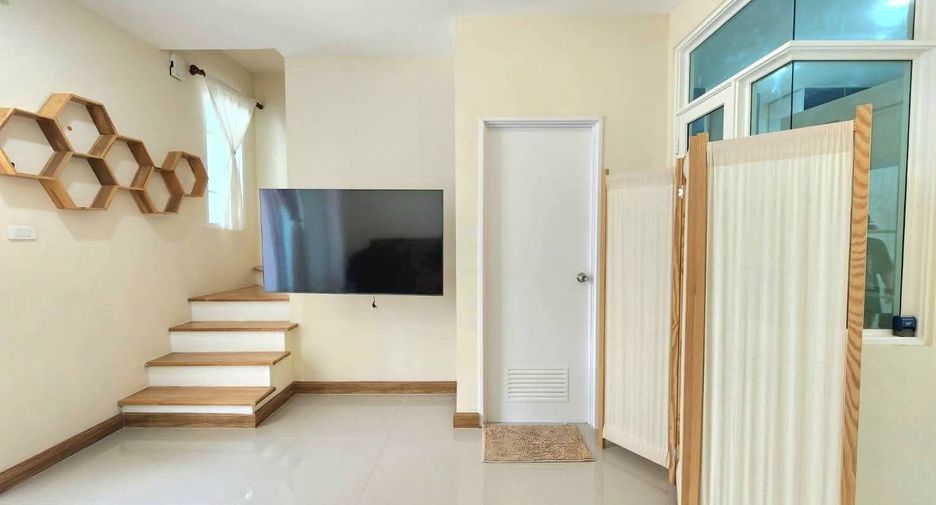 For rent 3 bedrooms townhouse in Mueang Chiang Mai, Chiang Mai