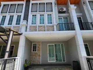 For Rent 3 Bedroom Townhouse In Mueang Chiang Mai