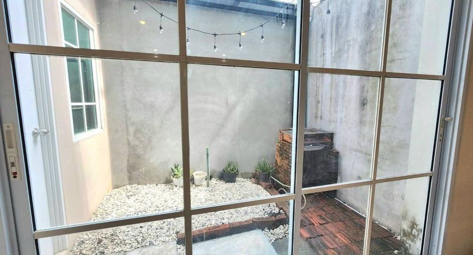 For rent 3 bedrooms townhouse in Mueang Chiang Mai, Chiang Mai