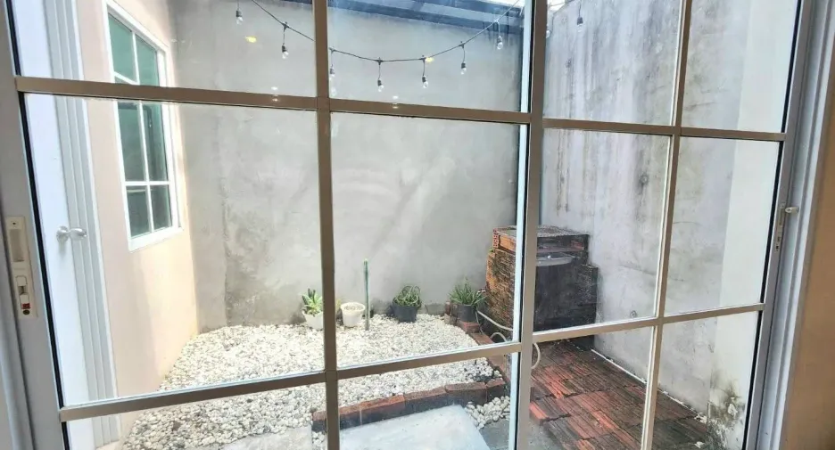 For rent 3 bedrooms townhouse in Mueang Chiang Mai, Chiang Mai