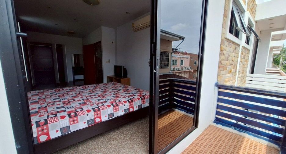 For rent 3 bedrooms townhouse in Hua Hin, Prachuap Khiri Khan