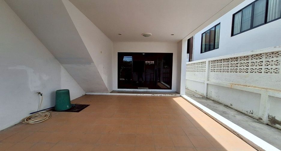 For rent 3 bedrooms townhouse in Hua Hin, Prachuap Khiri Khan
